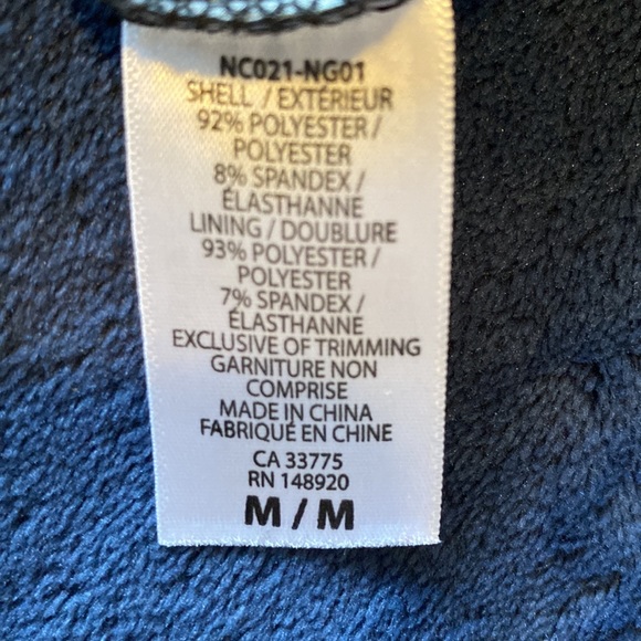 Beautiful, Peter Nygard, size M, halter style dress with pockets! Great colours! - Picture 4 of 7